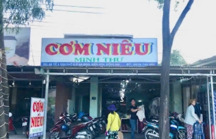 CƠM NIÊU MINH THƯ